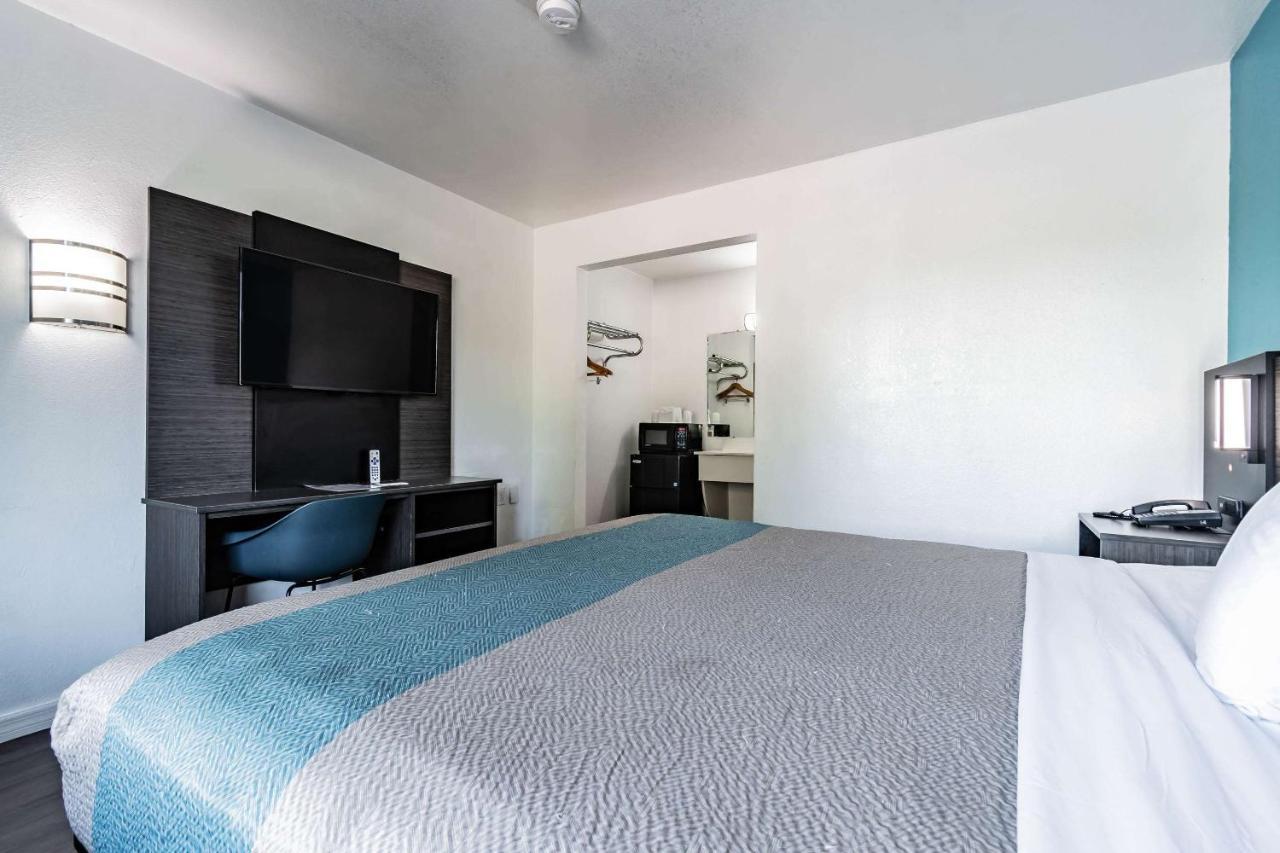 Motel 6 Tampa Near Fairgrounds - Casino Zewnętrze zdjęcie