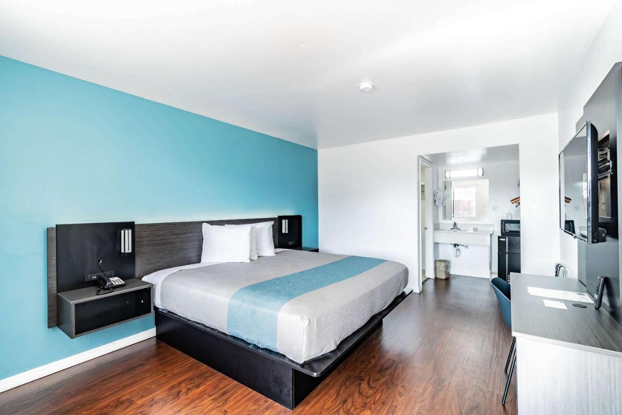 Motel 6 Tampa Near Fairgrounds - Casino Zewnętrze zdjęcie