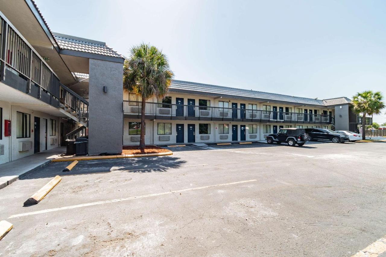 Motel 6 Tampa Near Fairgrounds - Casino Zewnętrze zdjęcie