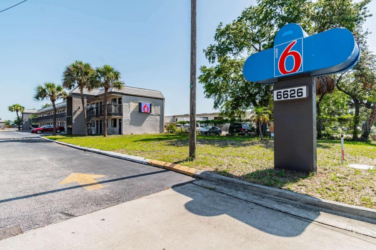 Motel 6 Tampa Near Fairgrounds - Casino Zewnętrze zdjęcie