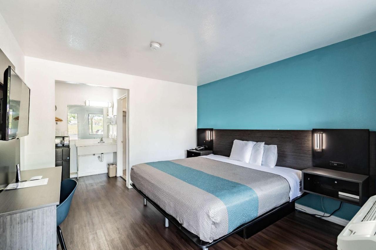 Motel 6 Tampa Near Fairgrounds - Casino Zewnętrze zdjęcie