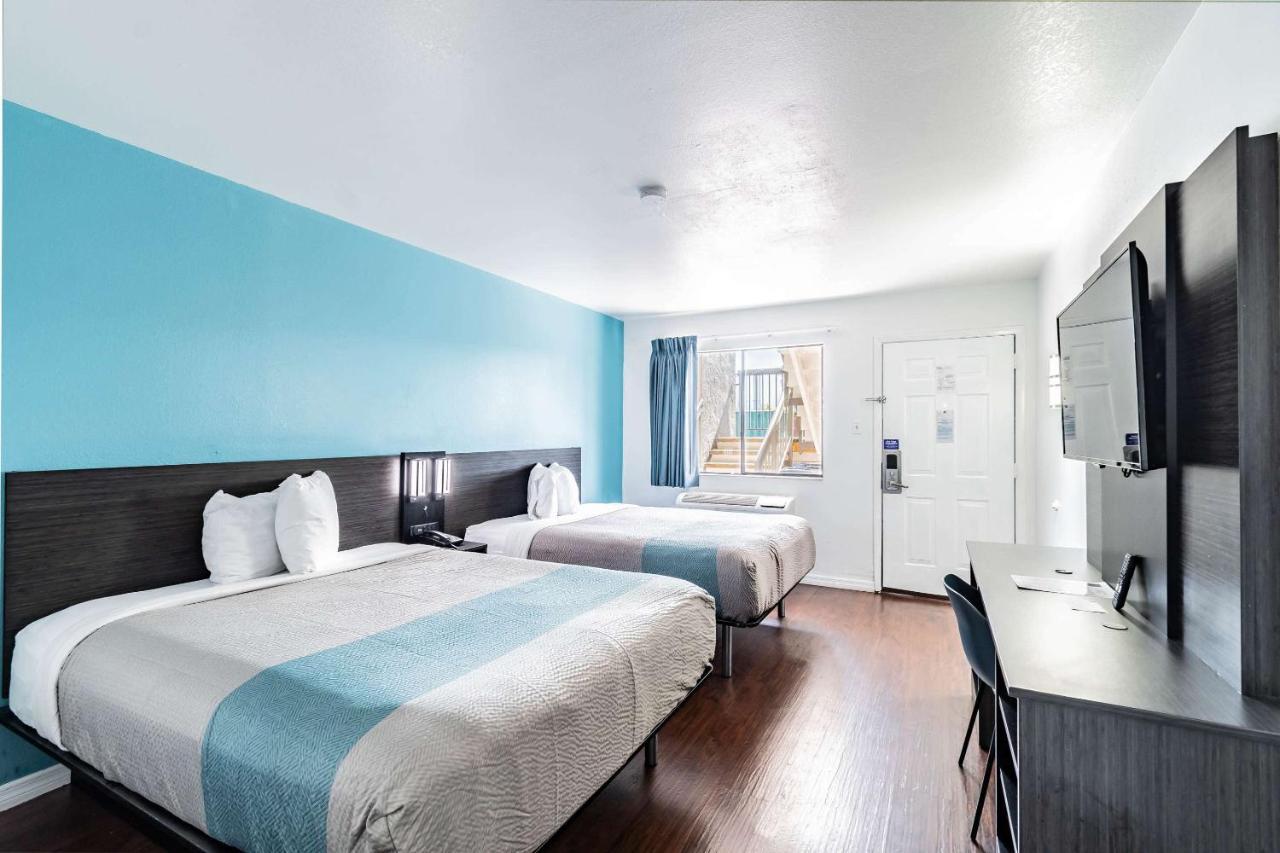 Motel 6 Tampa Near Fairgrounds - Casino Zewnętrze zdjęcie