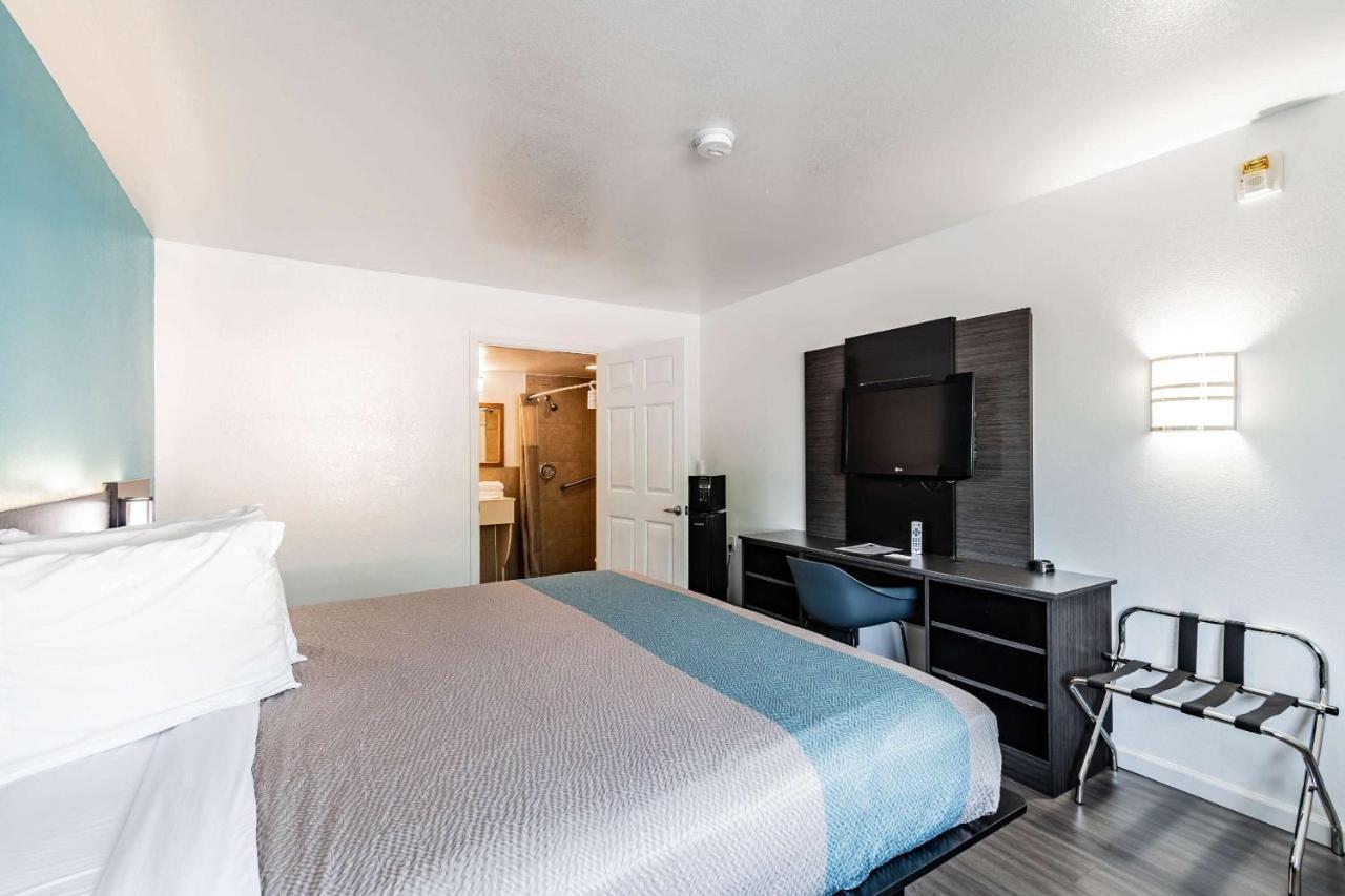 Motel 6 Tampa Near Fairgrounds - Casino Zewnętrze zdjęcie