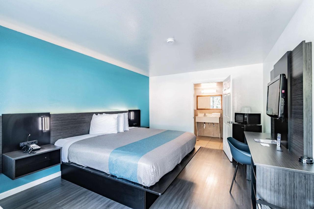 Motel 6 Tampa Near Fairgrounds - Casino Zewnętrze zdjęcie