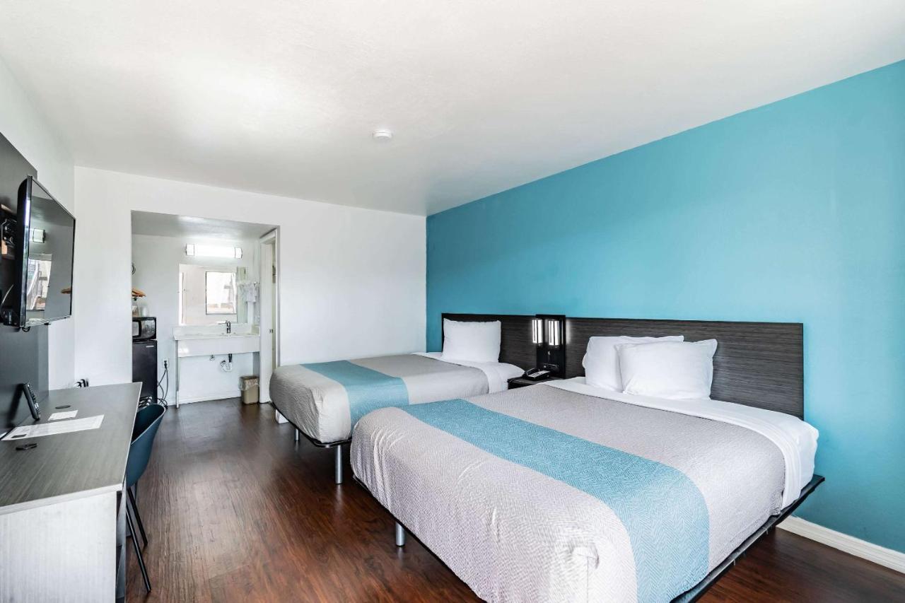 Motel 6 Tampa Near Fairgrounds - Casino Zewnętrze zdjęcie