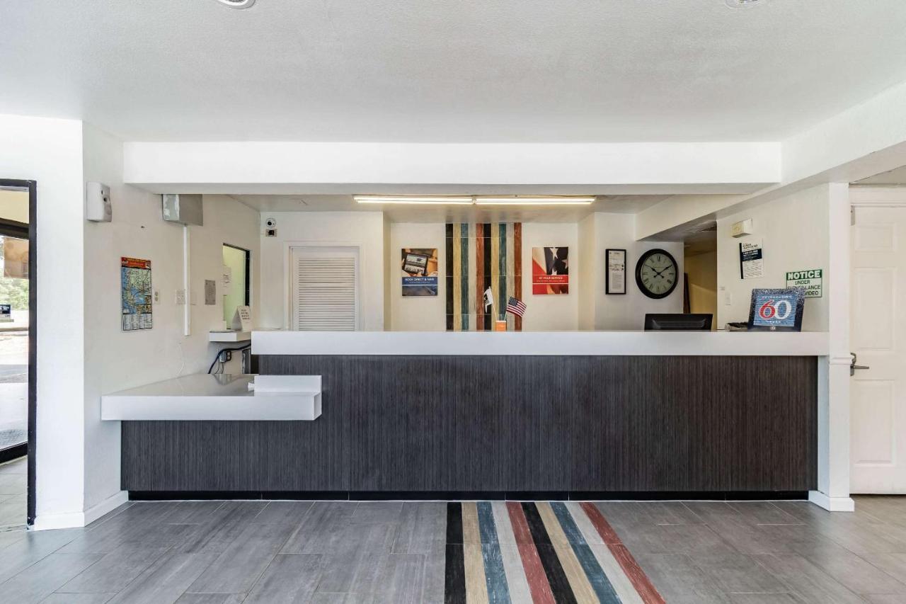 Motel 6 Tampa Near Fairgrounds - Casino Zewnętrze zdjęcie