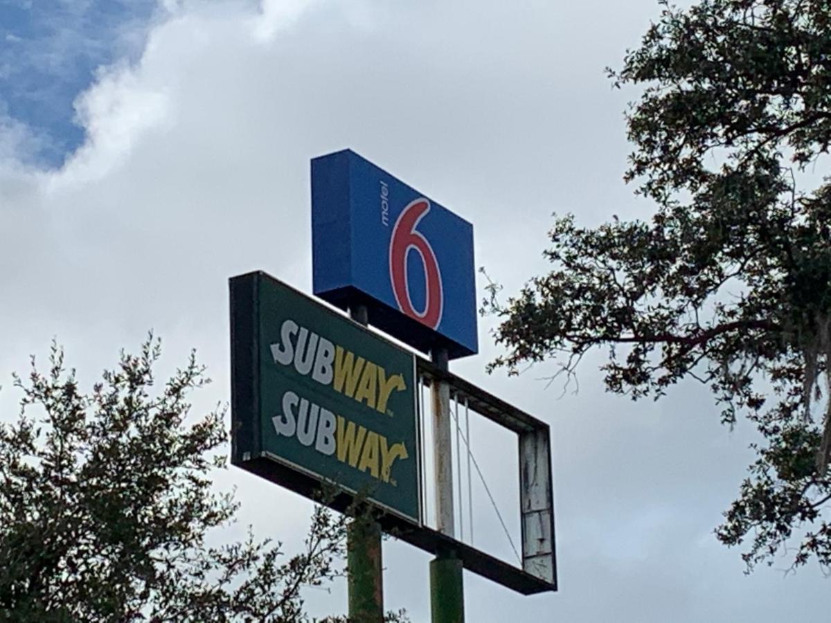 Motel 6 Tampa Near Fairgrounds - Casino Zewnętrze zdjęcie